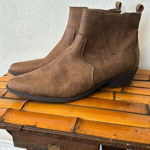 Brown booties excellent condition
